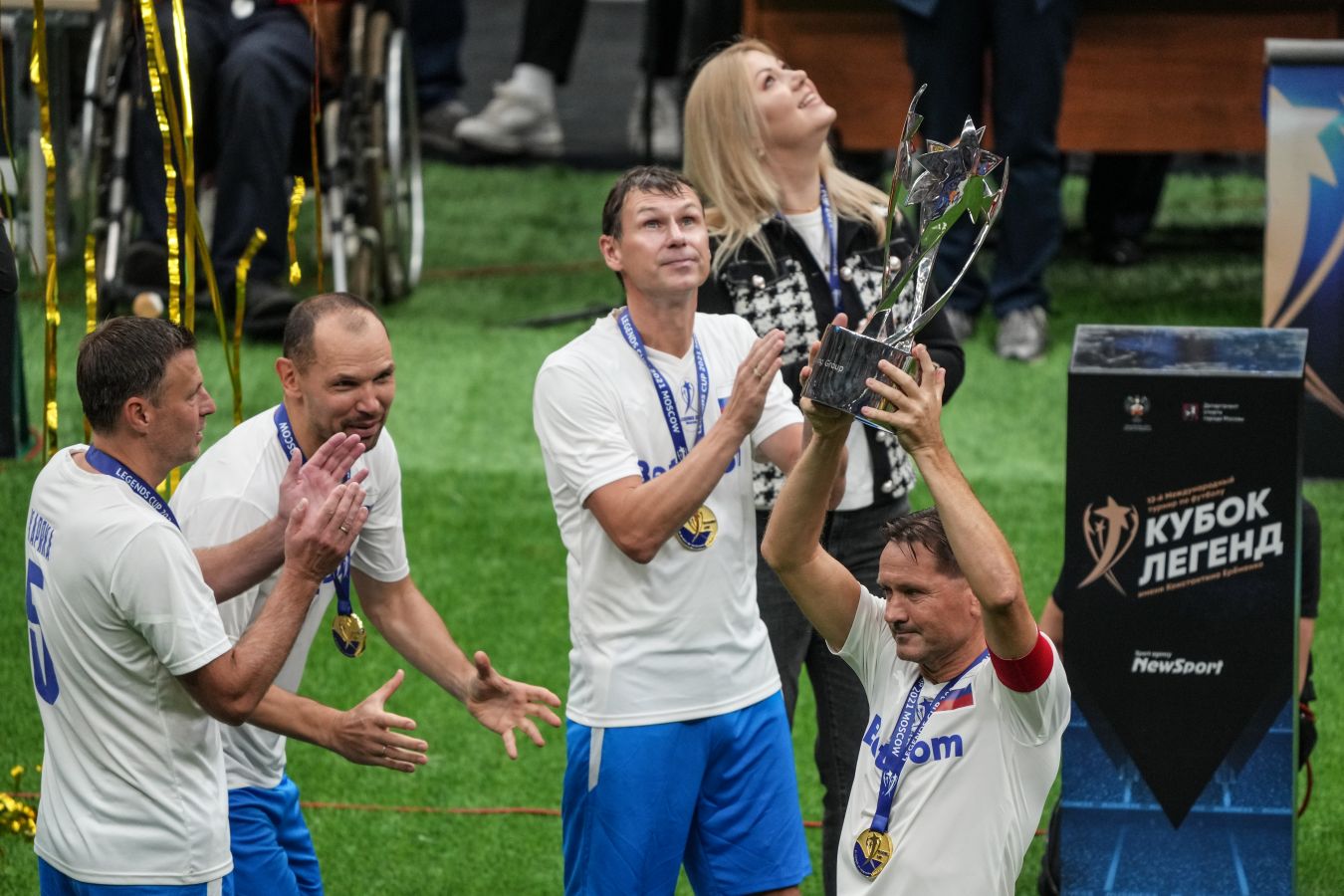 Кубок легенд мужчины. Кубок легенд 2021. «Кубок легенд» им. Константина ерёменко. Кубок легенд футбол. Спортивная команда.