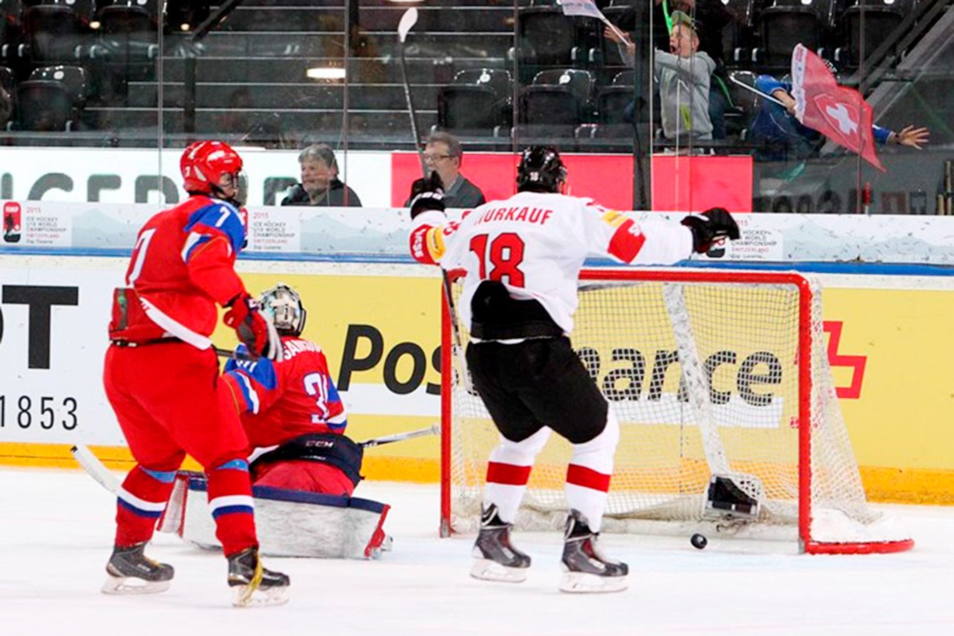 Сборная россии по хоккею чм 2021. Сборная швеции по хоккею с шайбой. Чемпионат швеции по хоккею. Хоккей сборная россии 2021. День снегоуборщиков играющих в хоккей с почтовыми ящиками.