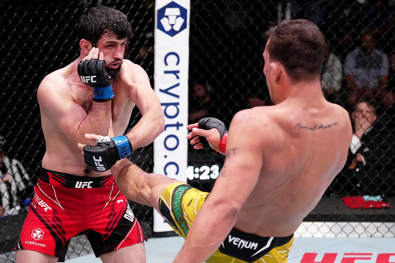 Кайо боральо бой. Гаджи омаргаджиев юфс. Кайо борральо. Кайо боральо википедия. Ufc 267 чимаев.