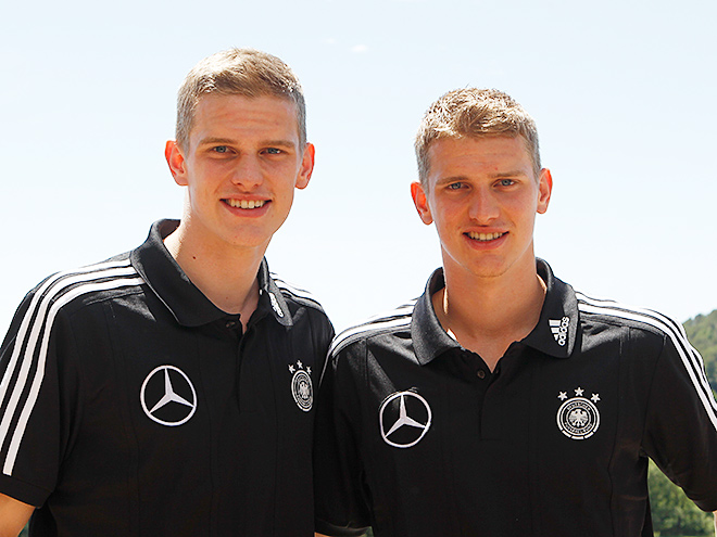 братья бендеры футбол. братья бендеры. свен бендер и ларс бендер. братья байер леверкузен. свен бендер футболист.