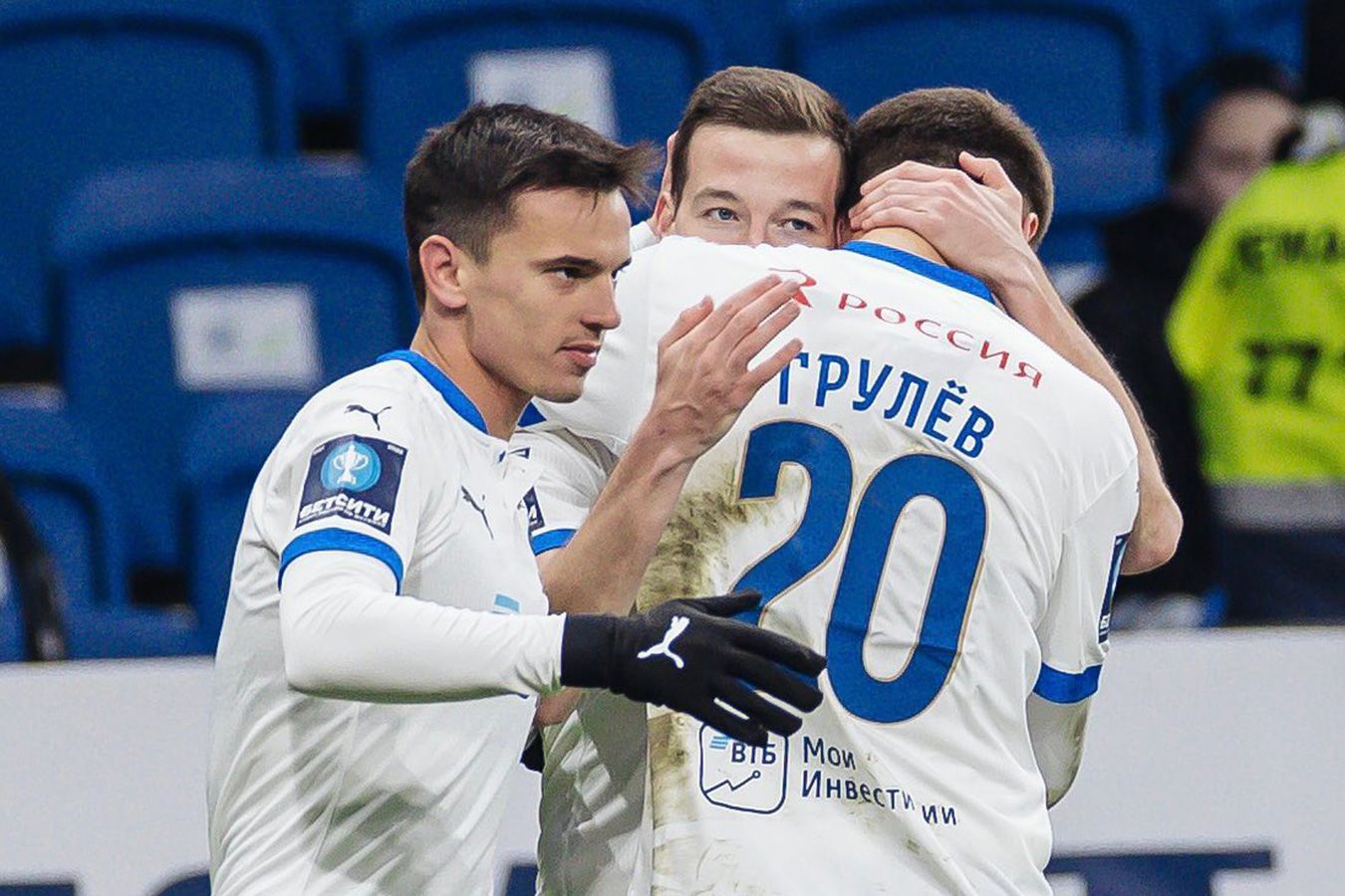 Нижегородский динамо. Нижний новгород динамо спортбокс. 09. Варела футболист. Пари нижний новгород динамо 27 августа.