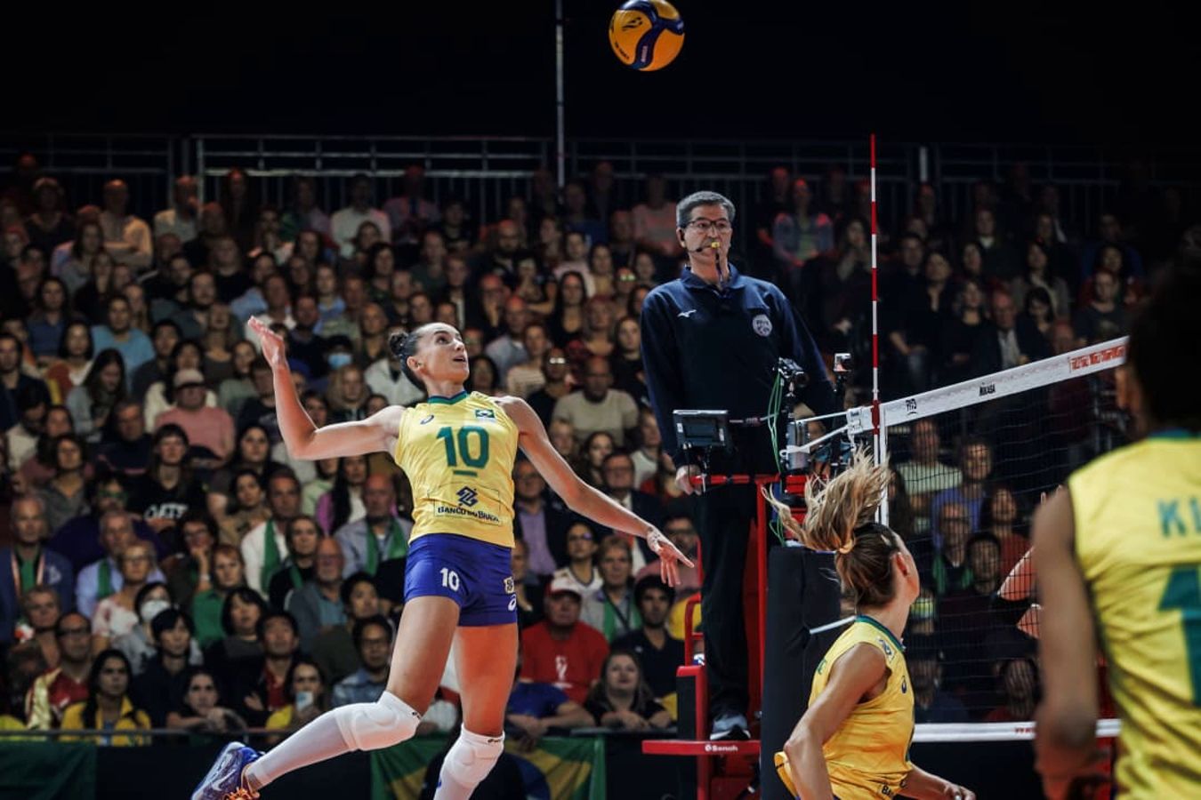 Лига наций по волейболу 2021 женщины. Волейболистка. Женский волейбол. Волейболистки. Волейбол лига наций женщины.