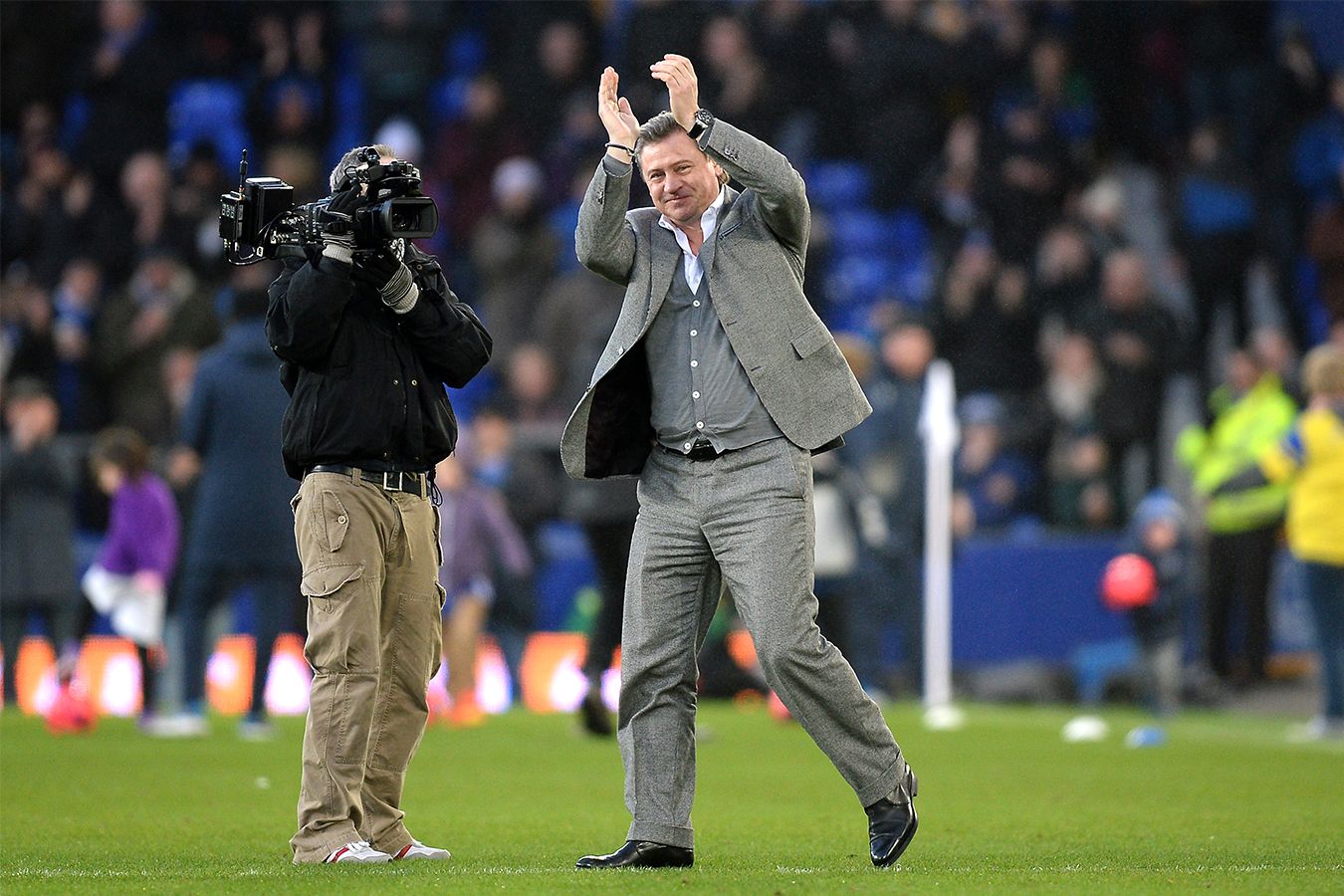 Когда можно вставать и ходить. Когда ребенок учится ходить и падает. Ребенок учится ходить. Когда можно вставать и ходить. Когда можно вставать и ходить.