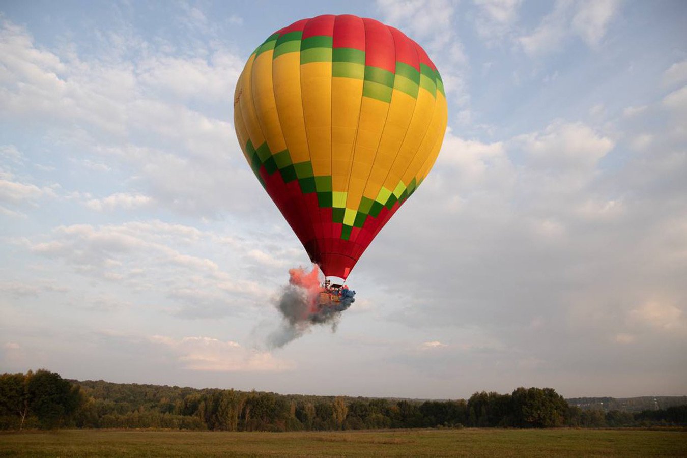 Три черных шара на судне. Черные шары на судне. Шар цска воздушный. Шар на мачте. Шар на мачте.