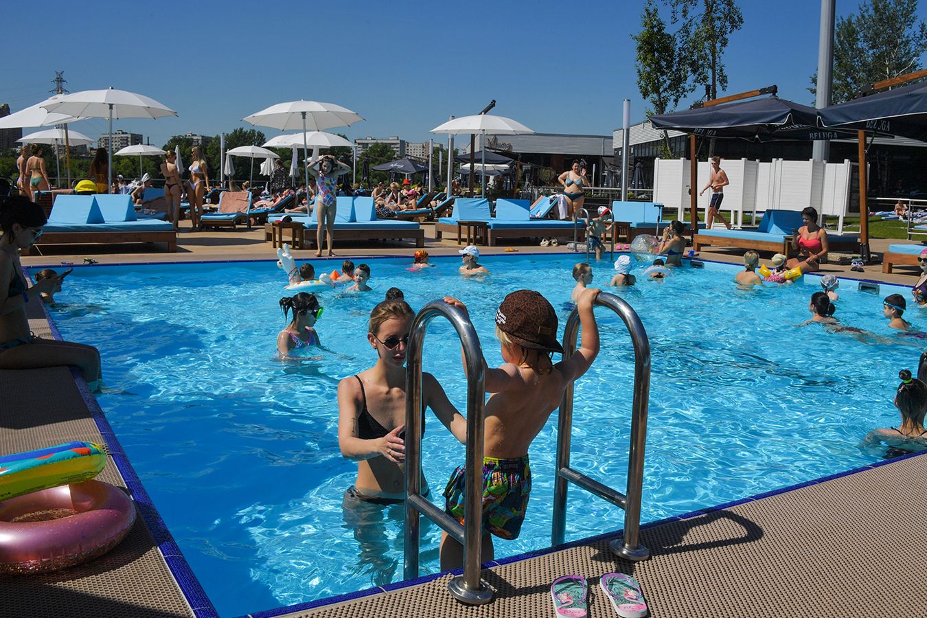 В москве открываются бассейны. Акватория зил бассейн. Северный речной вокзал пляжная зона. Турчанинов переулок 3 стр 1 бассейн чайка. Речной вокзал бассейн.