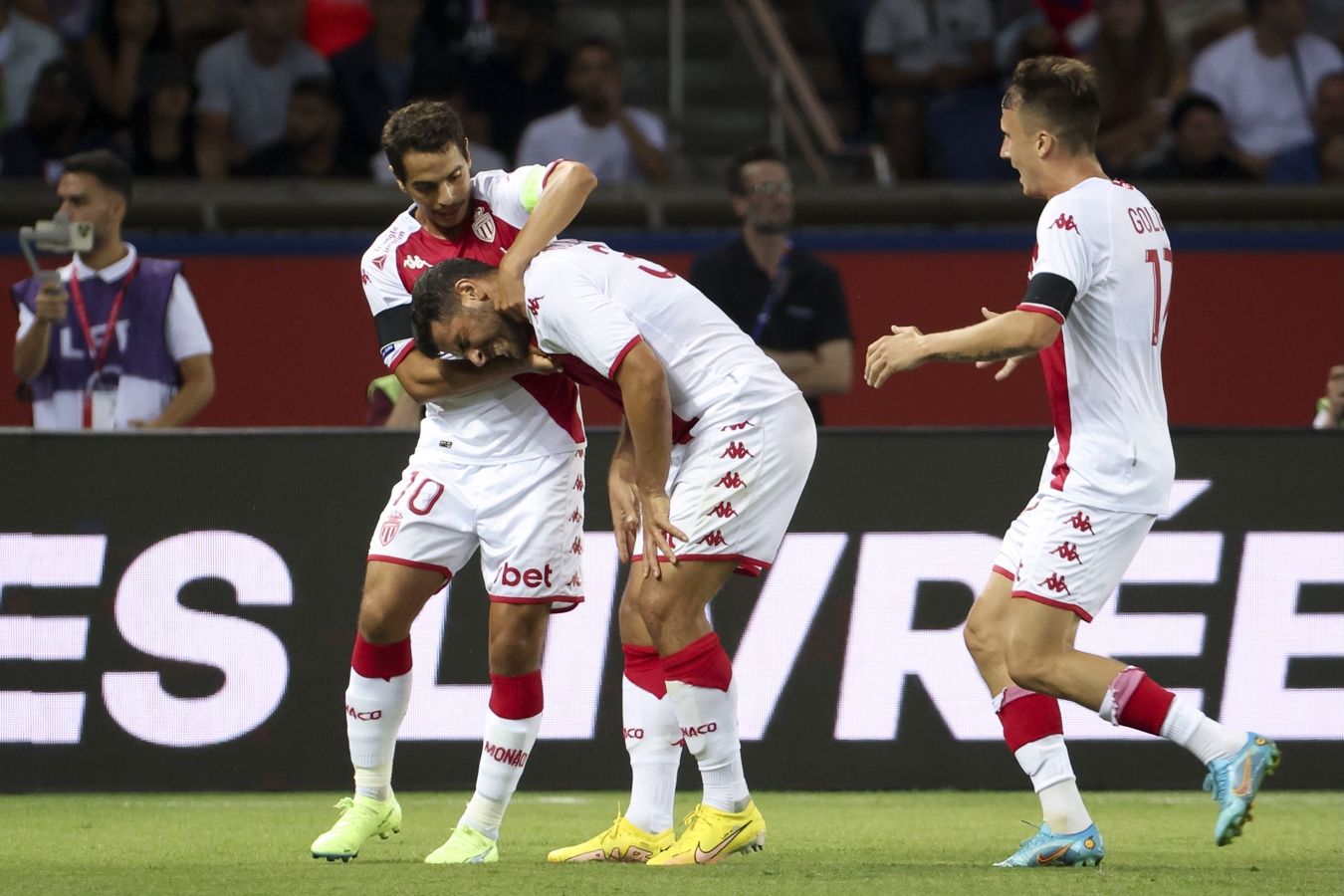 Тахоер монако. Фк монако чемпион. Монако краткое описание. Монако столица глава государства государственный язык. Монако монако монако за бался текст.