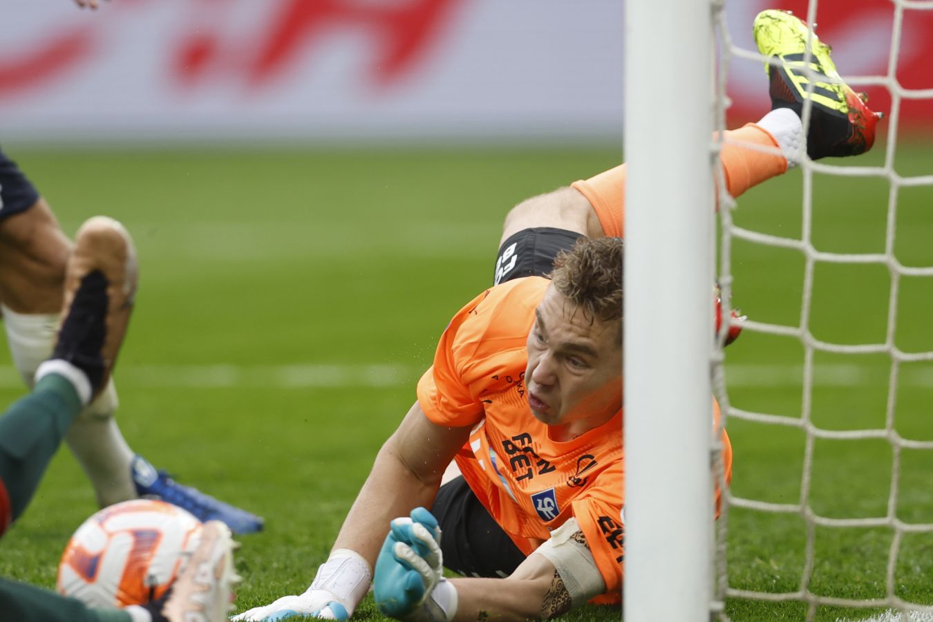 Назвал ребенка ошибкой. Goalkeeper game.