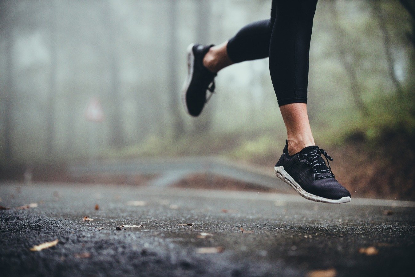 Сбежать легко. On (on Running) Sneakers. Runner in a Modern Sneakers. Waterproof Trainers. Walk work.