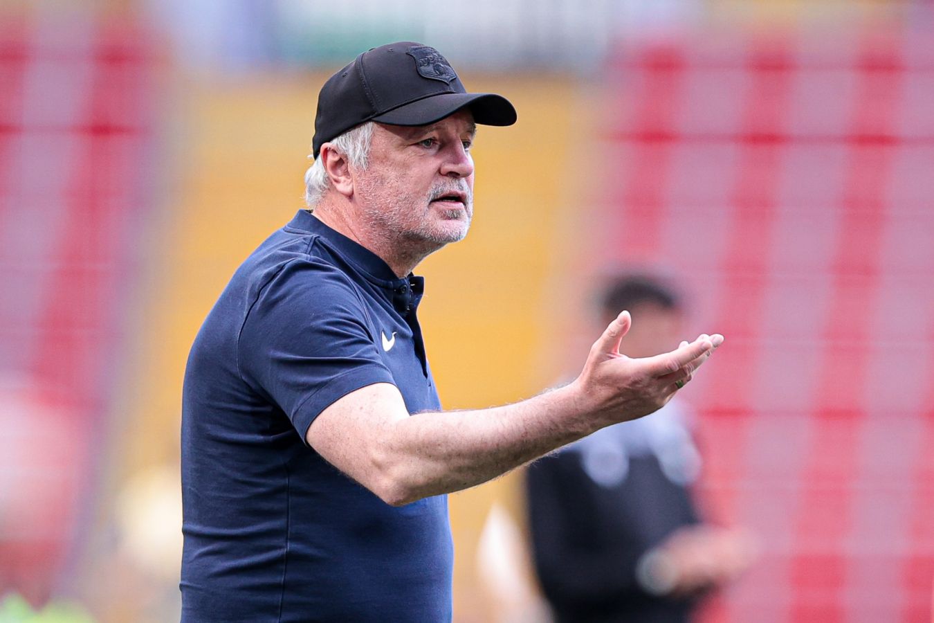 Высказывания высоцкого о дружбе. Я не знаю что меня ждет. Я буду ждать твоего решения. Самое сложное ждать цитаты. Долго ждать цитаты.