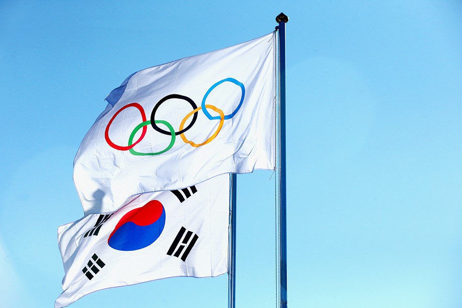 Олимпийские игры 2018 страны. Олимпийский флаг. Флаг олимпиады. Олимпийские игры в Корее. Флажки а олимпиадах.