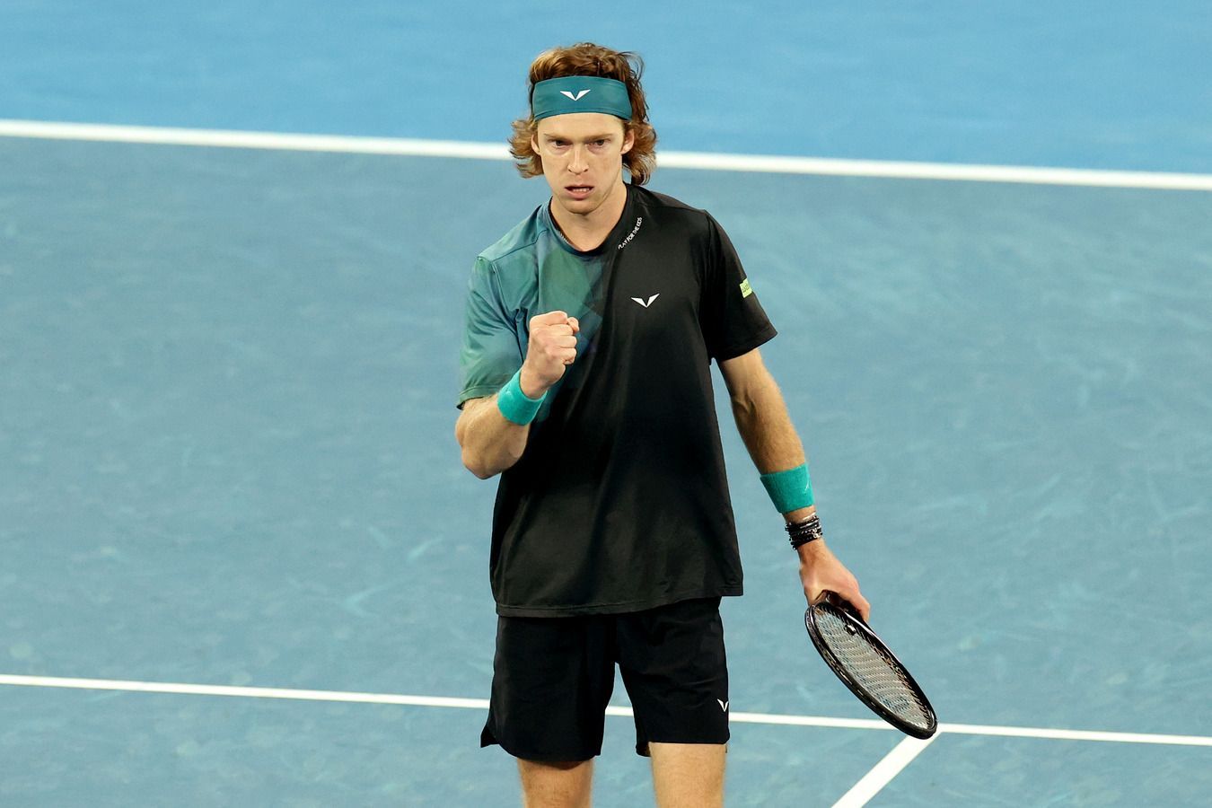 Чихнуть три раза подряд. Приметы когда человек чихает. Чихание примета. Только в россии чихающему человеку. Желание на новый год мем.