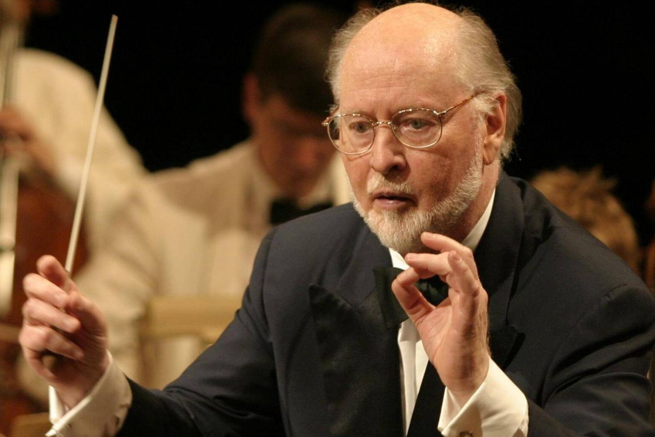 John williams christmas. Джон Уильямс экономист. Джон Уильямс (композитор) 2020. Джон Уильямс композитор Гарри Поттер. Композитор John Williams.