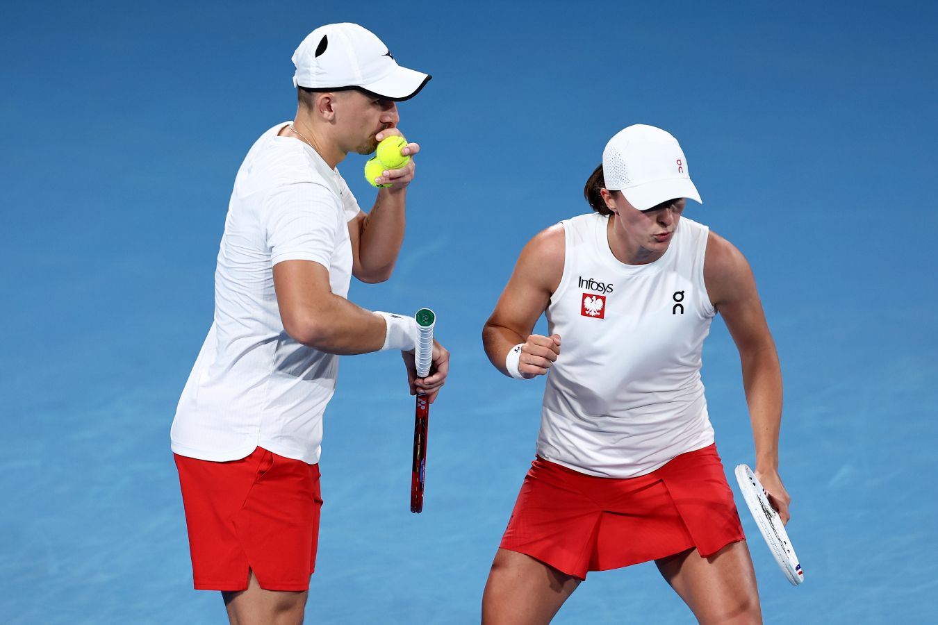 Теннисный корт уимблдона. Isner mahut 2010. Австралиан опен 2023. Турнир шести королей теннис. Джон изнер самый длинный матч.