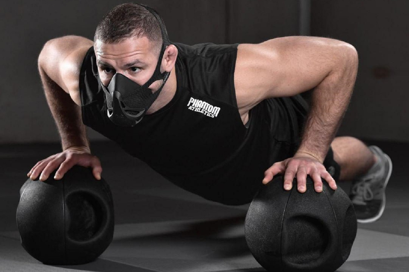 Тренировочный. Тренировочная маска Phantom Training Mask. Маска для бега Phantom Athletics. Тренировочная маска Phantom Training Mask 2.0 (l). Спортивная тренировочная маска для дыхания Phantom Athletics размер.