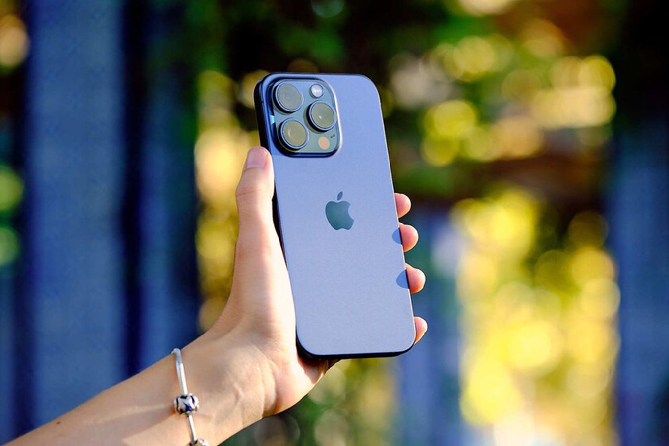 В России зафиксированы самые низкие цены на iPhone 15 во всём мире ...