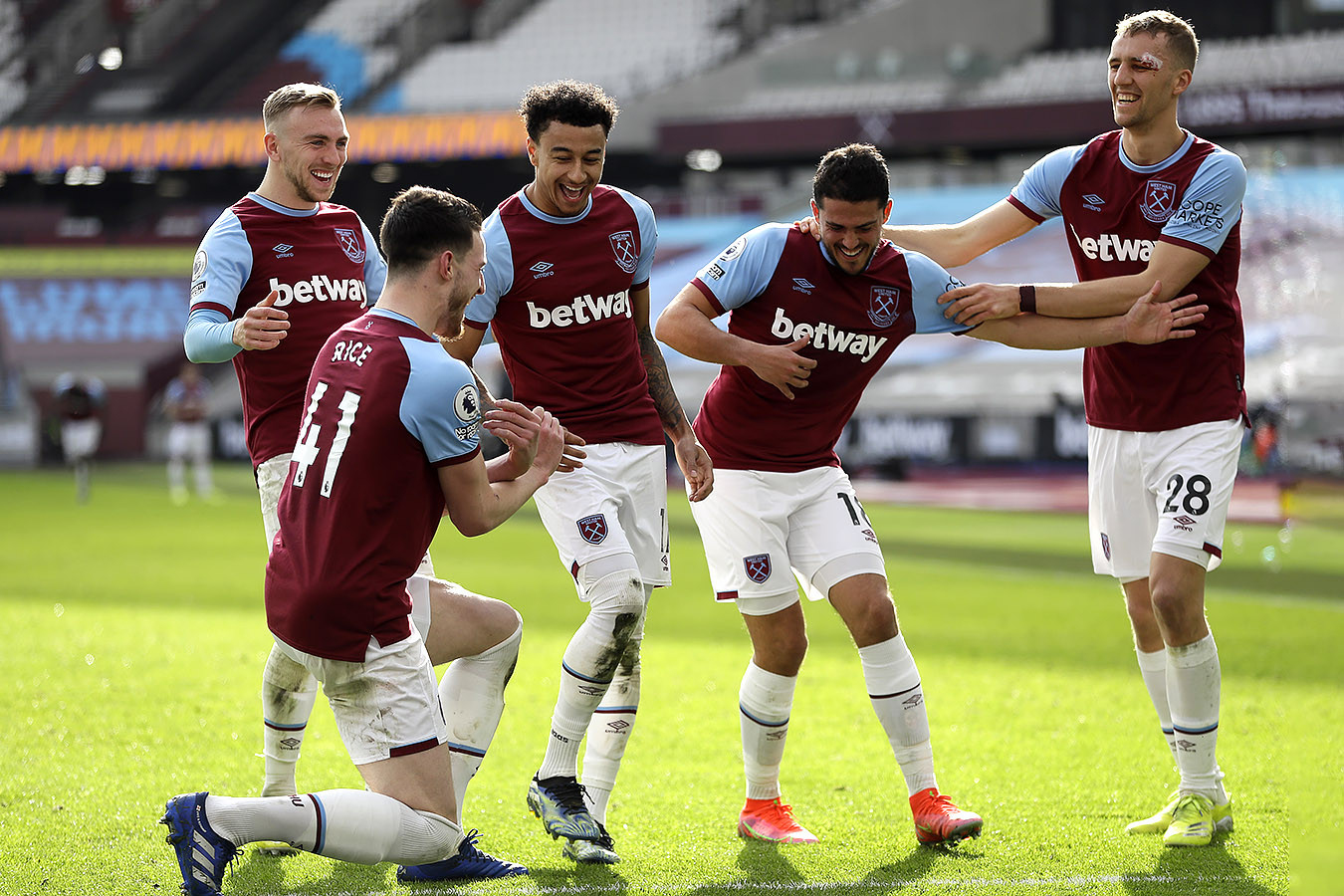 Тоттенхэм вест хэм трансляция. Тоттенхэм Арсенал футбол 2021. West Ham. «Манчестер Юнайтед» обыграл «Вест Хэм». Чемпионат Англии по футболу Манчестер Юнайтед Вест Хэм.