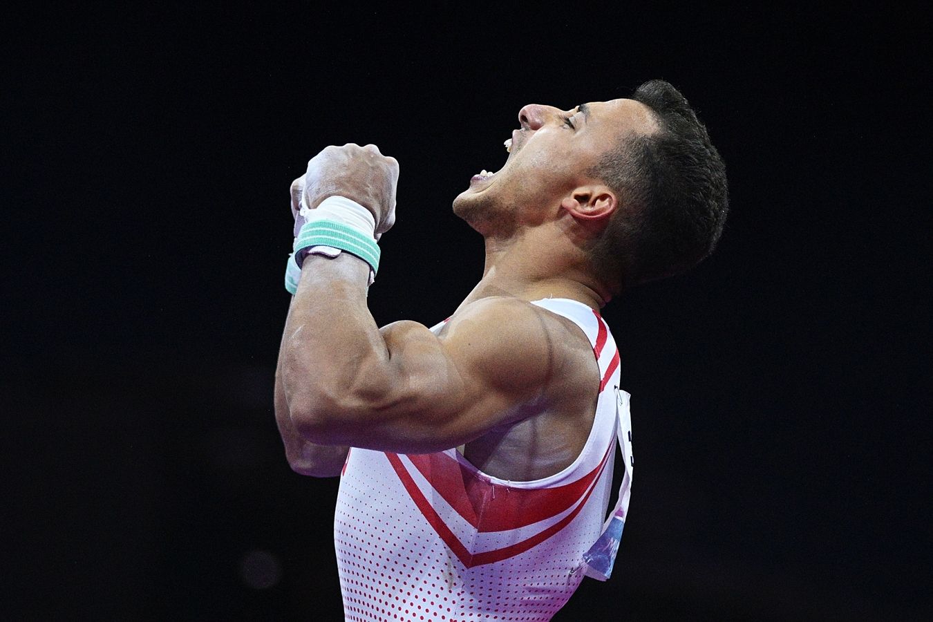 Чемпионат по спортивной гимнастике казань 2023. Гимнаст с бородой.