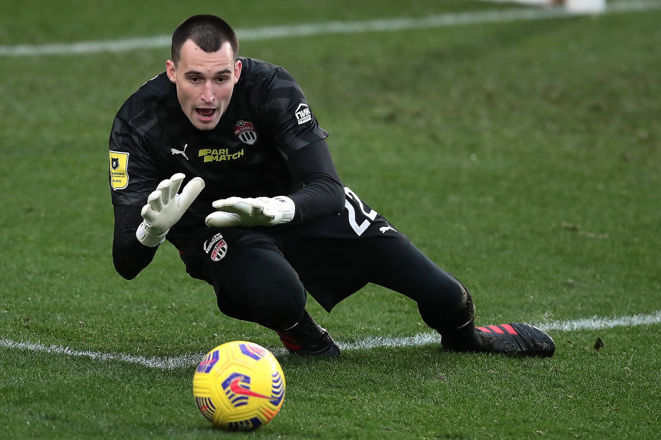 его еще называют голкипером. его еще называют голкипером. игорь акинфеев кричит. ахмед йехия вратарь. футболист - вратарь (голкипер).