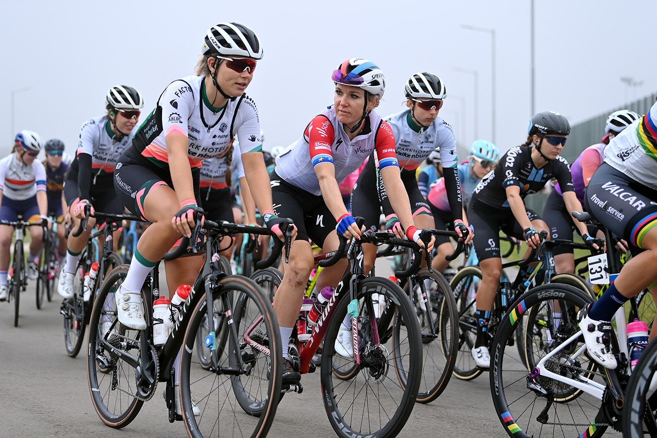 Федерация велоспорта. Велокоманда Англии. Велогонка в Британии. Федерация велоспорта Ростов на Дону.