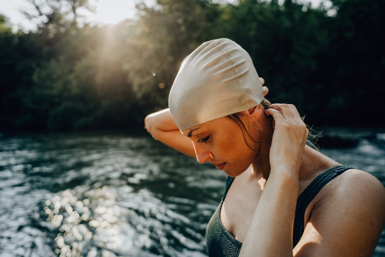 Как влияет хлорированная вода в бассейне на волосы