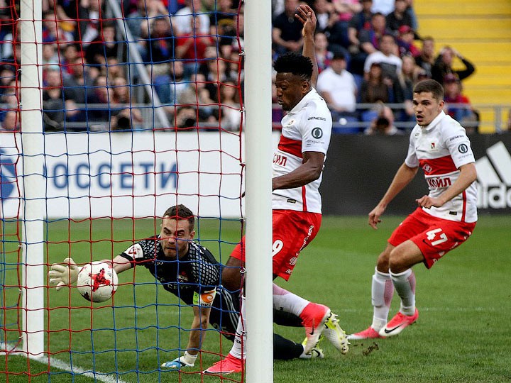 Матч воспользоваться. Вратарь цска футбол до акинфеева. Футбольный матч. Матч воспользоваться. Кассьерра зенит.