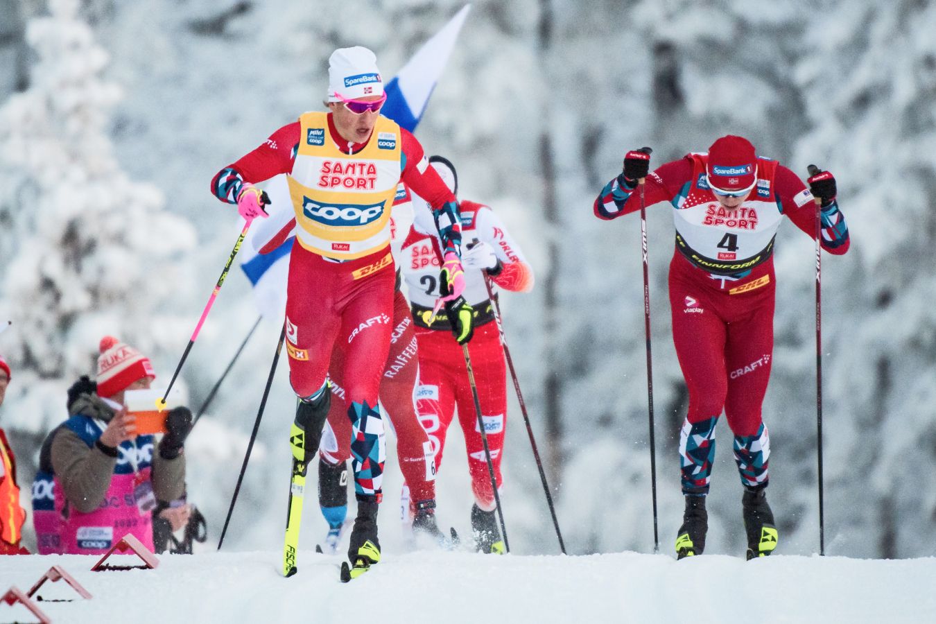 Лыжный спринт мужчины сегодня. Йоханнес Клебо. Лыжные гонки Клебо. Лыжные гонки женщины.