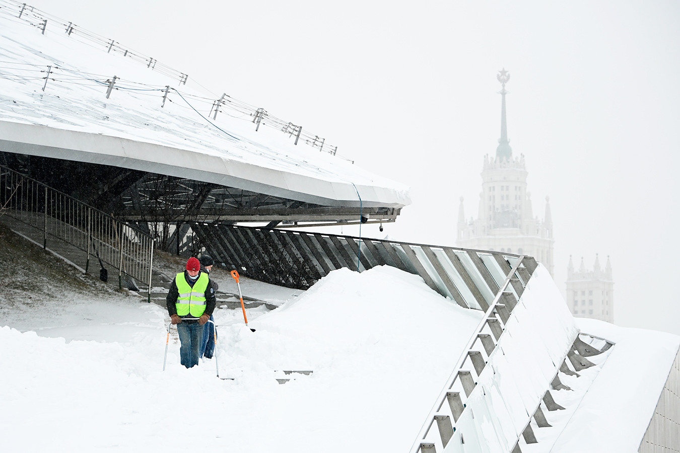 москву засыпало