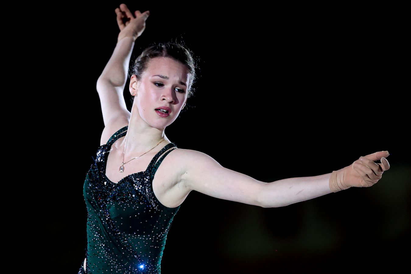 Майя хромых награждение. Майя травма. Майя хромых селфи. Майя хромых фигуристка 2021. Майя травма.