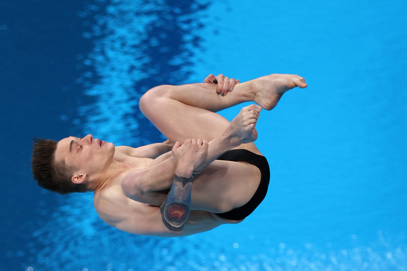 Man splits face open diving