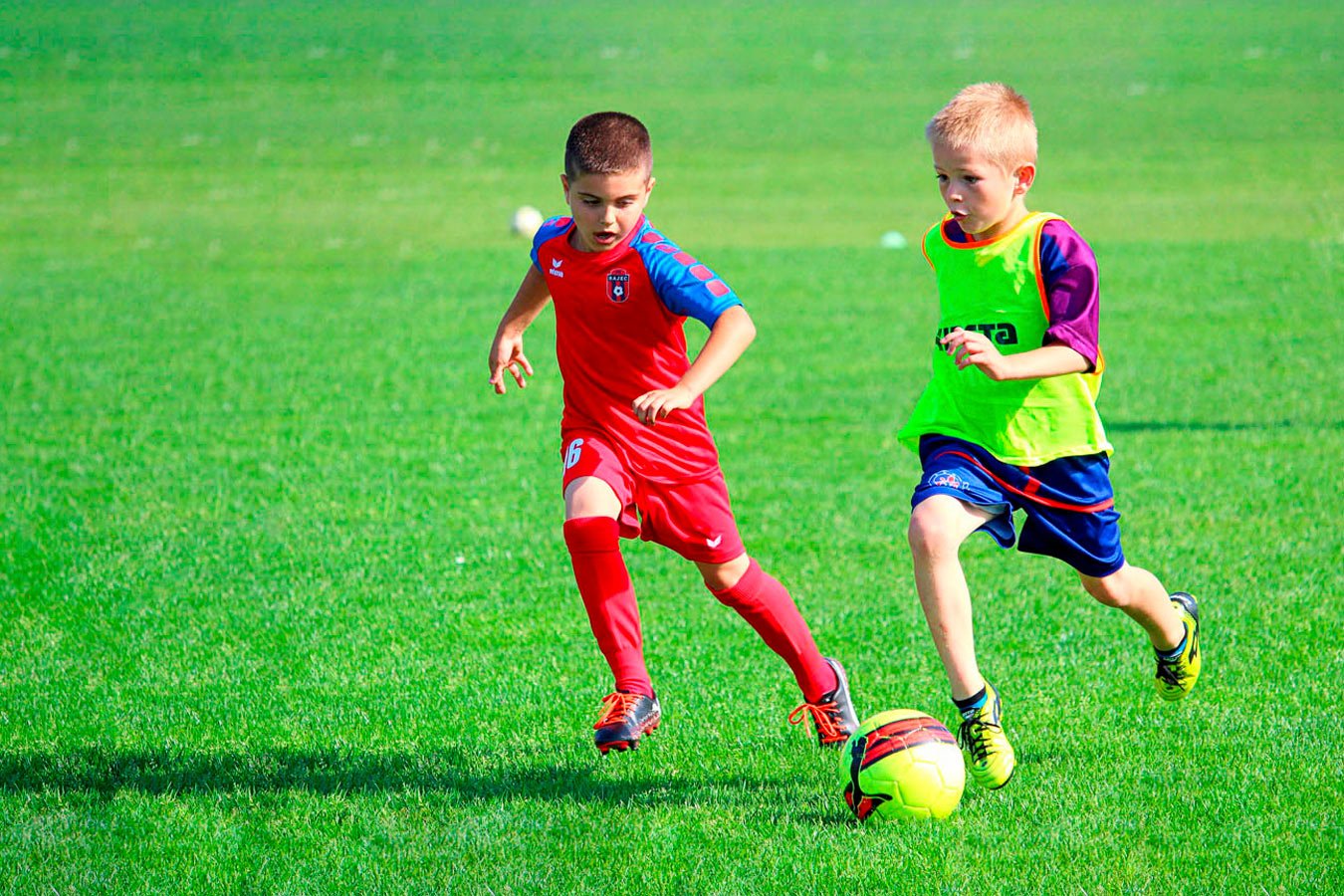 Мальчики сыграем в футбол после уроков