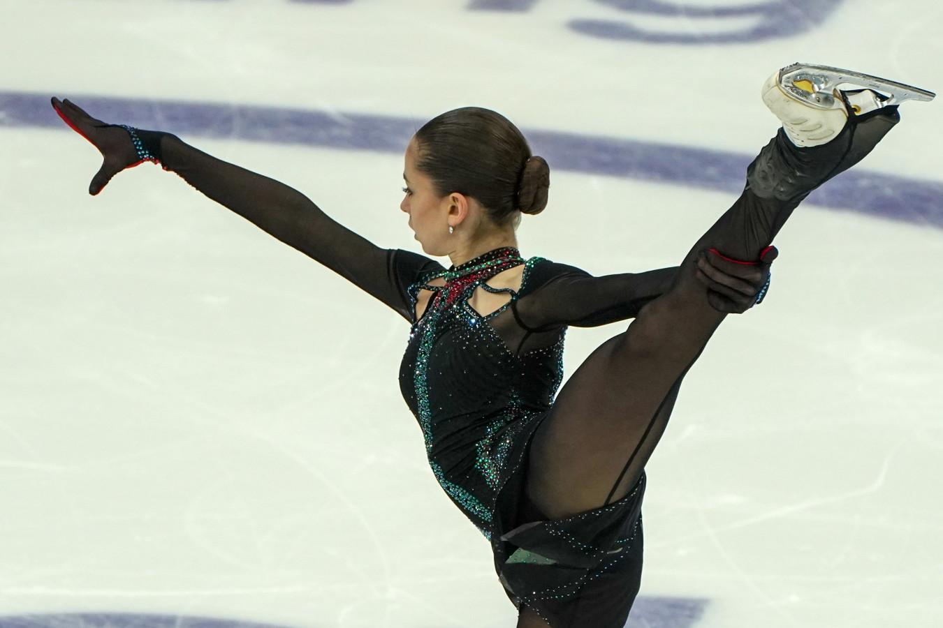 Валиева произвольная программа болеро. Камила Валиева. Камилла Валиева болеро. Валиева болеро 2020. Камила Валиева Равель болеро.