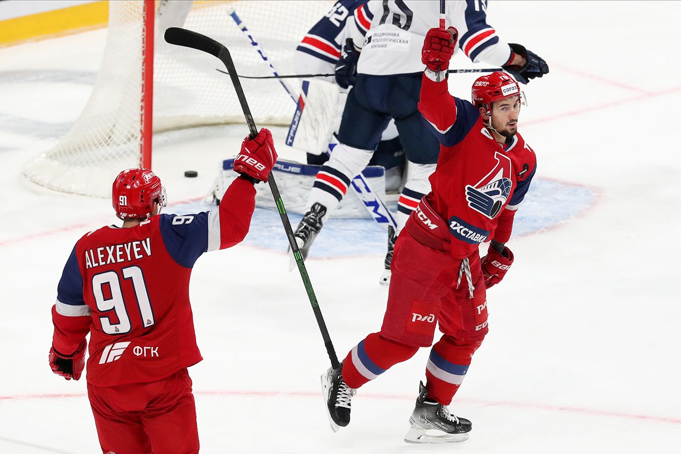 алексей банков хоккей ярославль. кхл локомотив ярославль торпедо нижний новгород. локомотив ярославль торпедо. хоккей локомотив ярославль. локомотив хоккейный клуб торпедо.