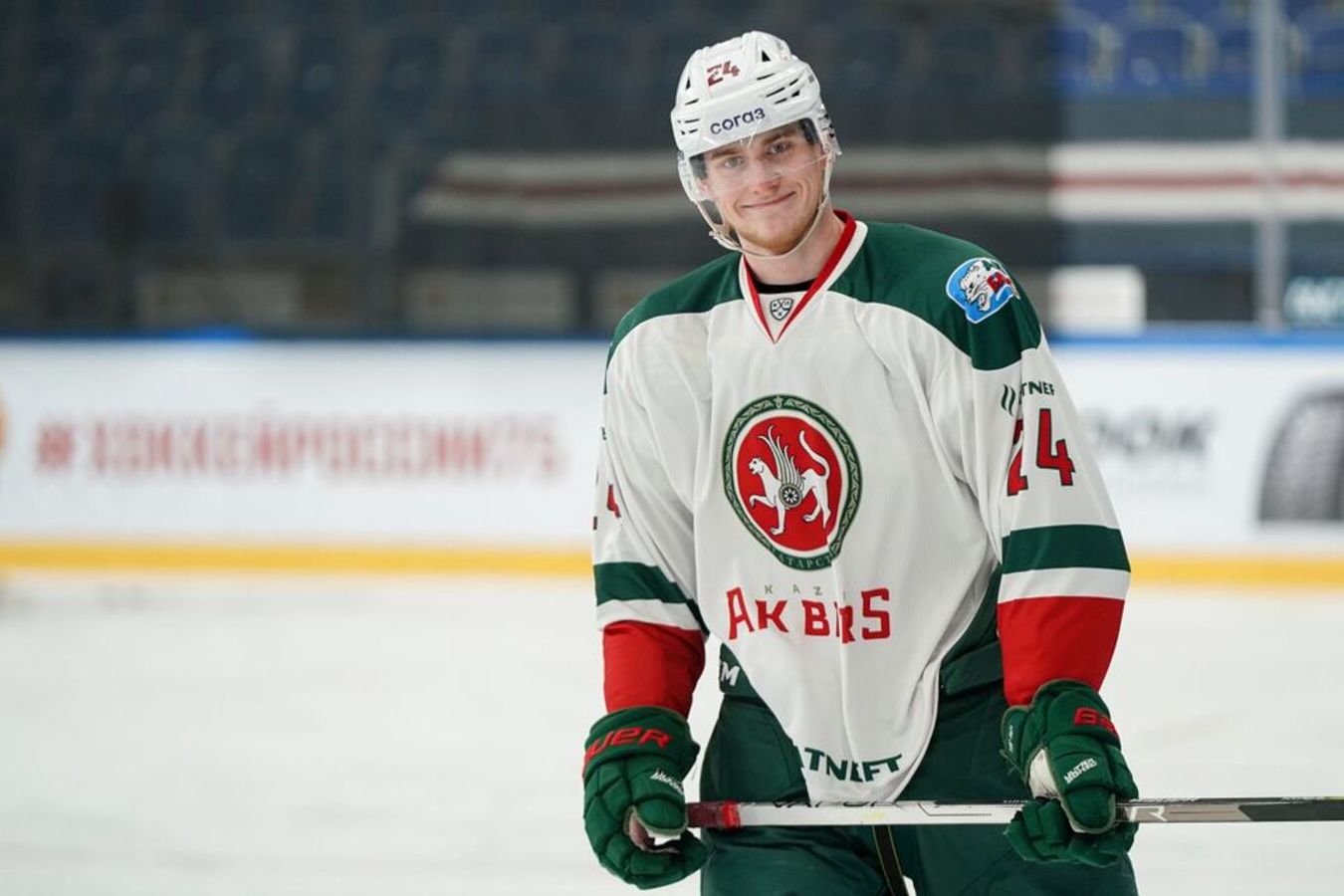 Хоккеист Илья Пономаренко