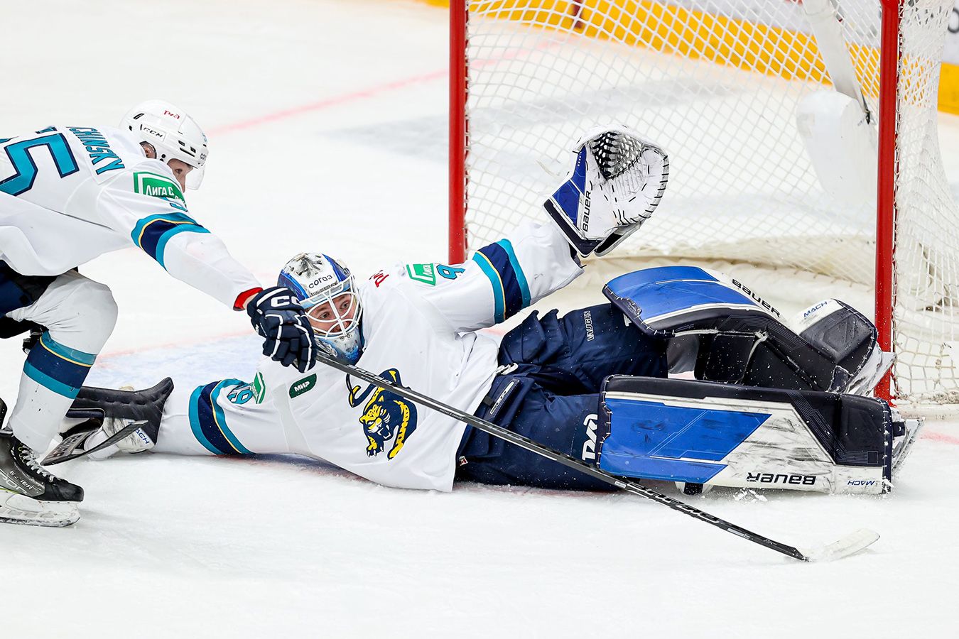 Михаил Бердин отразил 61 бросок в матче с «Нефтехимиком». Это 3-й ...