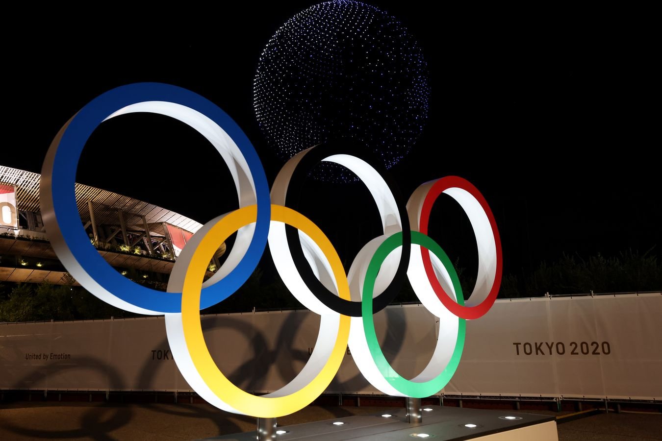 Олимпийские ступеньки. Футбольные мяч Олимпийских игр 2020 Токио. Олимпийская игрушка 2020. Афиша Олимпийских игр. Пьедестал Олимпийских игр 2020.