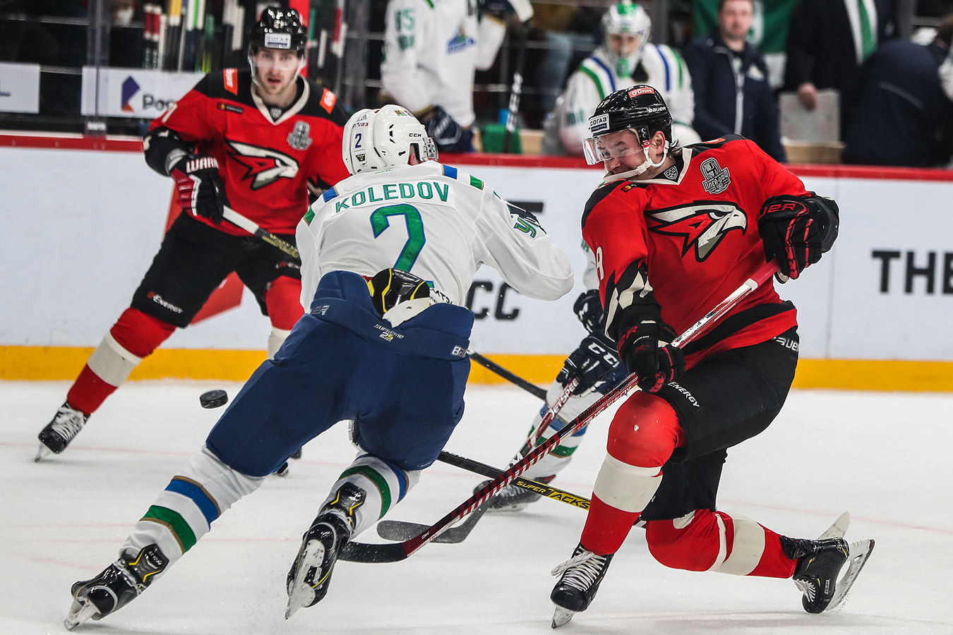 авангард омск салават сегодня. авангард салават юлаев 6 декабря. пустозеров хоккеист салават юлаев. все игроки салавата юлаева. авангард омск салават сегодня.