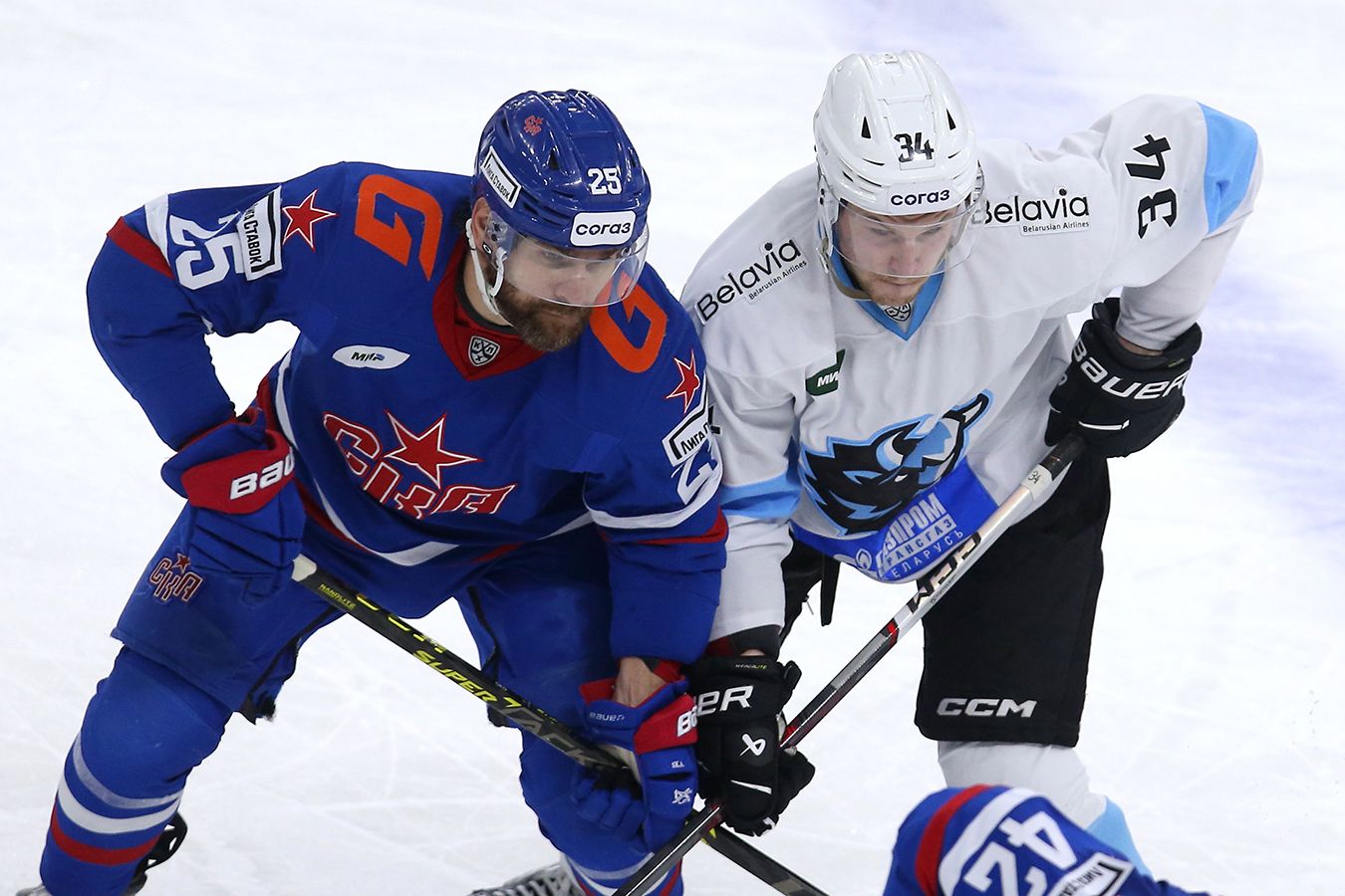 Кхл 2022 трактор. Трактор металлург мг 30 декабря. Трактор хоккей. Салават юлаев атлант 7 сентября 2011. Трактор кхл.