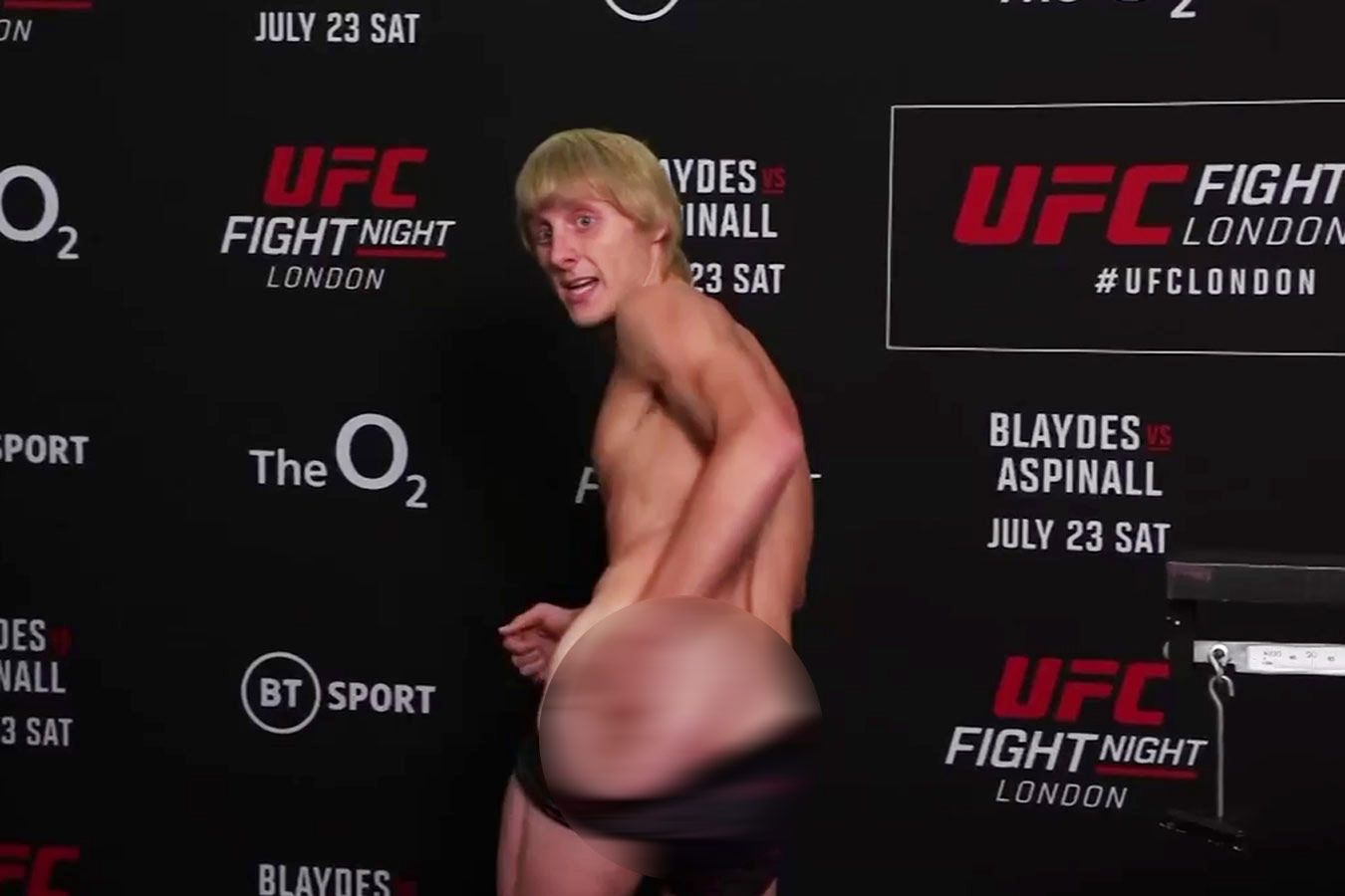 Пэдди Пимблетт показал ягодицы фанатам, лишний вес бойца, Пимблетт - Ливитт...