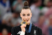 На Олимпиаде от России избавиться на вышло. Золото в гимнастике — у девушки из Барнаула