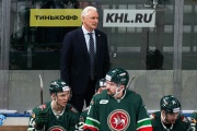 «Салават» чего-то боится, «Ак Барс» губит упрямство тренера. Что происходит в плей-офф КХЛ