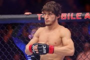 Вызов для Евлоева, прощание Адесаньи? На что ставить в UFC и боксе в марте