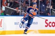 Коннор Макдэвид забил 300-й гол за карьеру в НХЛ, сможет ли канадец побить достижение Александра Овечкина, опрос