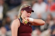 Мирра проиграла главной сенсации «Ролан Гаррос». Французские трибуны вывели её из себя