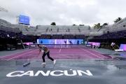 Слабая организация, наспех построенные корты и ужасная погода — что не так с Итоговым чемпионатом WTA в Канкуне