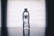 Зачем пить солёную воду в жару — объясняем рекомендации врачей