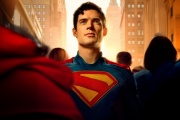 Новое начало для киновселенной DC. Каким получился фильм «Супермен»