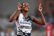 Кенийская бегунья щёлкает мировые рекорды, как семечки. Установила аж три за два месяца!