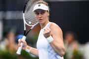 Самсонова выиграла российское дерби на Australian Open. Шнайдер тоже вышла во второй круг