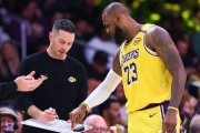 «Лейкерс» — на дне. Кто придёт на помощь Леброну и Дэвису?