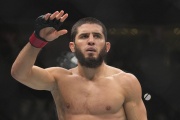 «Не скажу, что проиграл сильному бойцу». Как поражение сделало Махачева лучше